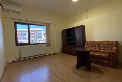 Birou, de 19.2 mp, în Iosia