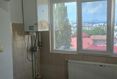De vânzare apartament 2 camere decomandat | Zona 8 Mai - 33