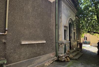 Casă cu 5 camere în Calea Călărașilor