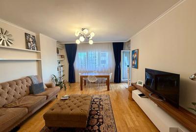 Apartament cu 3 camere decomandat în Tei