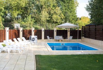 Casă superfinisată, complet mobilată, cu piscină încălzită – 5 camere, 5 băi - 8