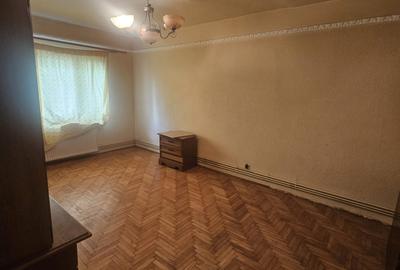 Apartament 3 camere decomandat - centrala termica !! - 2