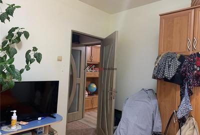 Apartament 2 camere + bucătărie, renovat recent, cu parcare – Dealul F - 17