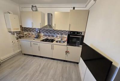 Apartament cu 2 camere decomandat, mobilat în Central