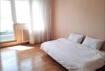 Apartament cu 4 camere semidecomandat, mobilat în Rahova