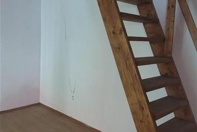 Proprietate cu teren 2.826 mp, 2 corpuri de casa, 9 camere, 3 bai, 2 garaje, pot - 6