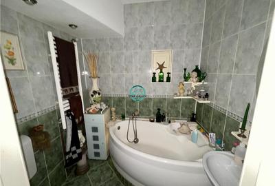Apartament cu 2 camere de vanzare, in Centru str. Bolyai - 8