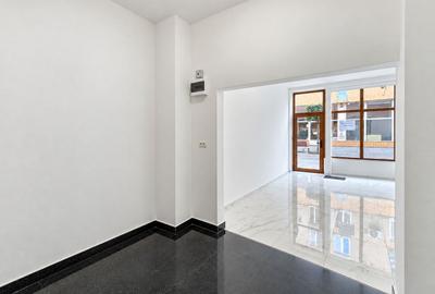 Spatiu comercial central de inchiriat - 1