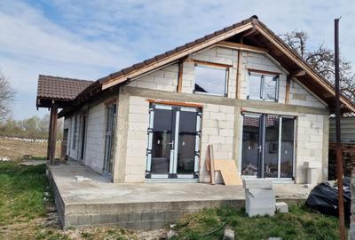 Casă individuală cu 3 camere în Oarda