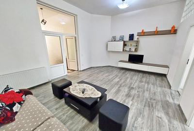 Apartament cu 3 camere semidecomandat, mobilat în Central