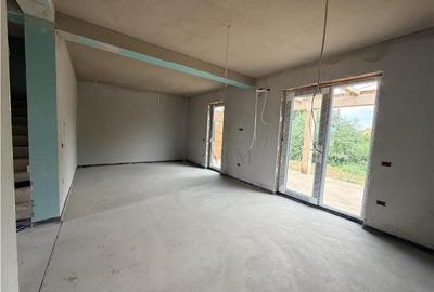 Duplex cu 5 camere în Moșnița Nouă
