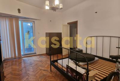 Apartament cu 4 camere semidecomandat în P-ța Romană