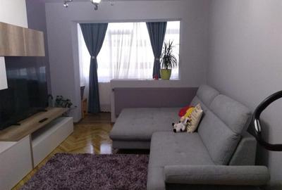 Apartament cu 3 camere decomandat, mobilat în Mircea cel Bătrân