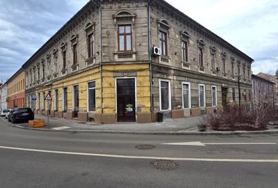 Spațiu comercial, în Ultracentral