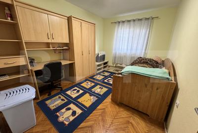 Apartament cu 3 camere decomandat, mobilat în Central