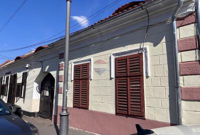 Casă individuală cu 3 camere în Central
