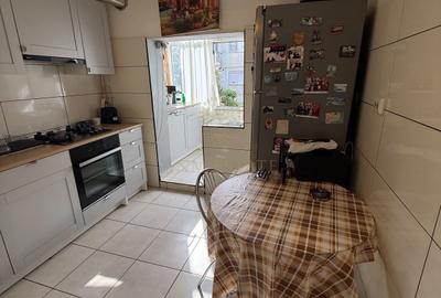 3 Camere Et.2/4 An constructie 1985 Zona Apusului - Metrou Gorjului - 3