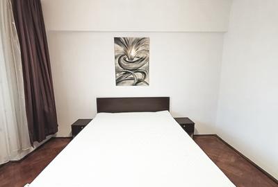 Apartament cu 3 camere decomandat în Lacul Tei