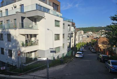 Apartament cu 2 camere decomandat, mobilat în Centrul Istoric