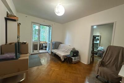 Apartament cu 3 camere semidecomandat în Bucureștii Noi