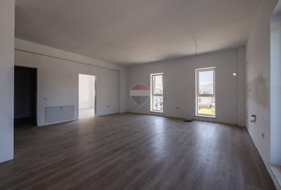 Apartament cu 3 camere decomandat în Tractorul