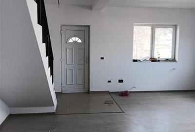 Duplex cu 4 camere în Vișani