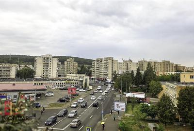 Apartament cu 3 camere decomandat, mobilat în Tudor