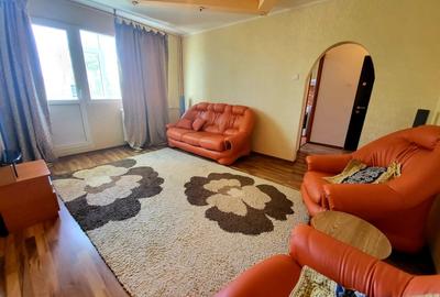 Apartament cu 2 camere semidecomandat, mobilat în Podu Roș