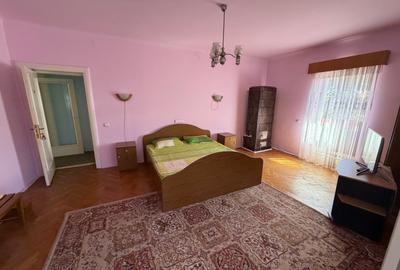 Vilă istorică de vânzare  Castel Aura Buzescu Bușteni  str. Victoriei nr. 11 - 44
