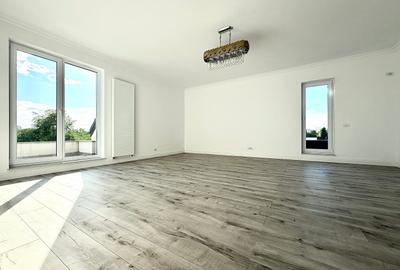 Penthouse cu 3 camere decomandat în Obor