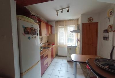 Apartament cu 3 camere decomandat, mobilat în Gheorgheni