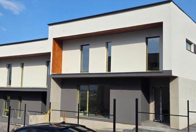 Duplex cu 4 camere în Iris