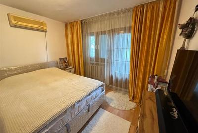 3 camere, etaj 3 cu acoperis, 2 balcoane , 2 bai, zona centrala - 8