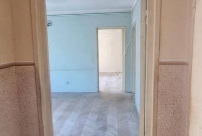 Se vinde in Nord apartament 3 camere etaj 1/9,pret 69000 euro negociabil. - 2