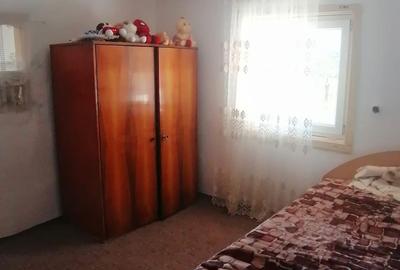 Casă situată în Bumbești Pițic - sat Cârligei - 5