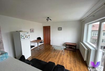 Apartament cu 2 camere semidecomandat, mobilat în Mihai Viteazul