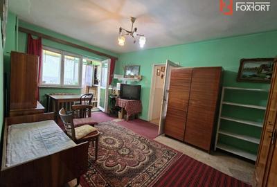Apartament cu 4 camere semidecomandat în Micălaca