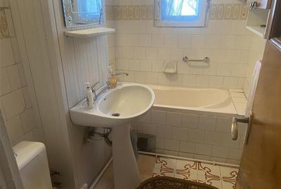 Apartament 3 camere , zona Gara ,  58 mp ,et 3 din 4 , mobilat , centrala termic - 12