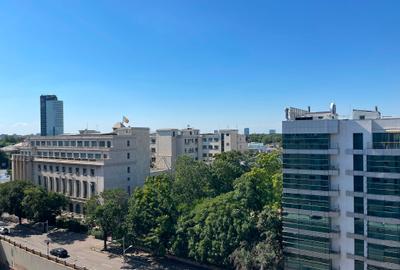 Apartament cu 4 camere decomandat în P-ța Victoriei