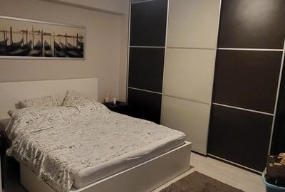 Apartament cu 3 camere decomandat în Exterior Vest