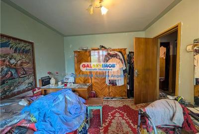 Drumul Taberei,ap. 3 camere, decomandat, etaj 2 din bloc cu 4 etaje - 8