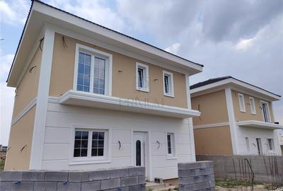 Duplex despartit prin C.T. - dormitor la parter - 3 bai - zona excelenta - 2