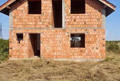 Casă individuală cu 6 camere în Lazuri