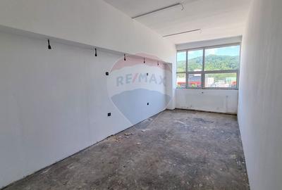 Spatiu comercial 370 mp | Vasile Lucaciu Baia Mare | 3 €/mp - 6