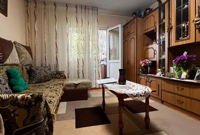 Apartament cu 3 camere semidecomandat în Dacia