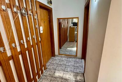 3 Camere Podu Ros 81 000 EUR (negociabil) Etaj 2/4 - 4