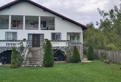 Casă individuală cu 6 camere în Surani