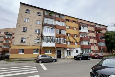 Apartament 3 camere, loc de parcare, Zona Mercur, Str. Vânătorilor - 18