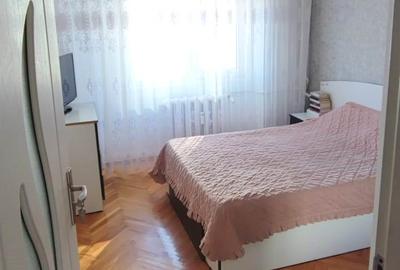 Apartament cu 3 camere decomandat, mobilat în Dacia