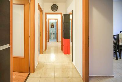 Apartament cu 3 camere decomandat în Drumul Taberei